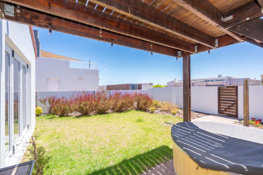 3 Bedroom Property for Sale in Middedorp Western Cape